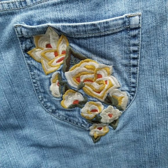 Chico's 25 Platinum Floral Marquis Blue Solid Cropped Jeans 34.5" 23.5" 12" - Picture 10 of 11